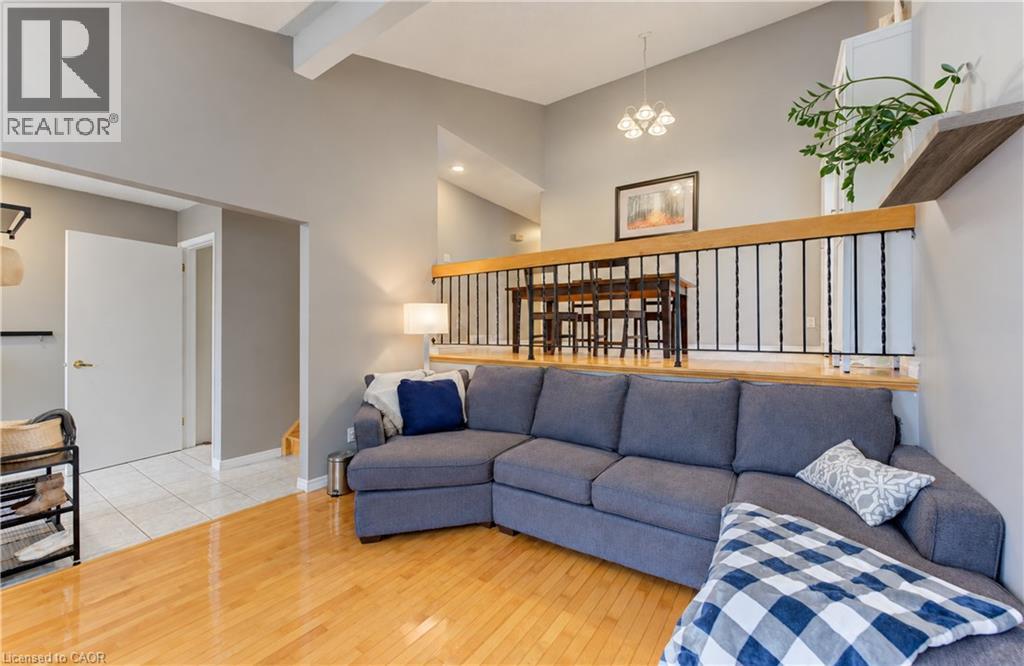 102 TOYNBEE Crescent