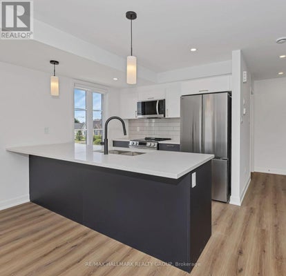 202 - 1124 Gabriel St, Ottawa, ON 4