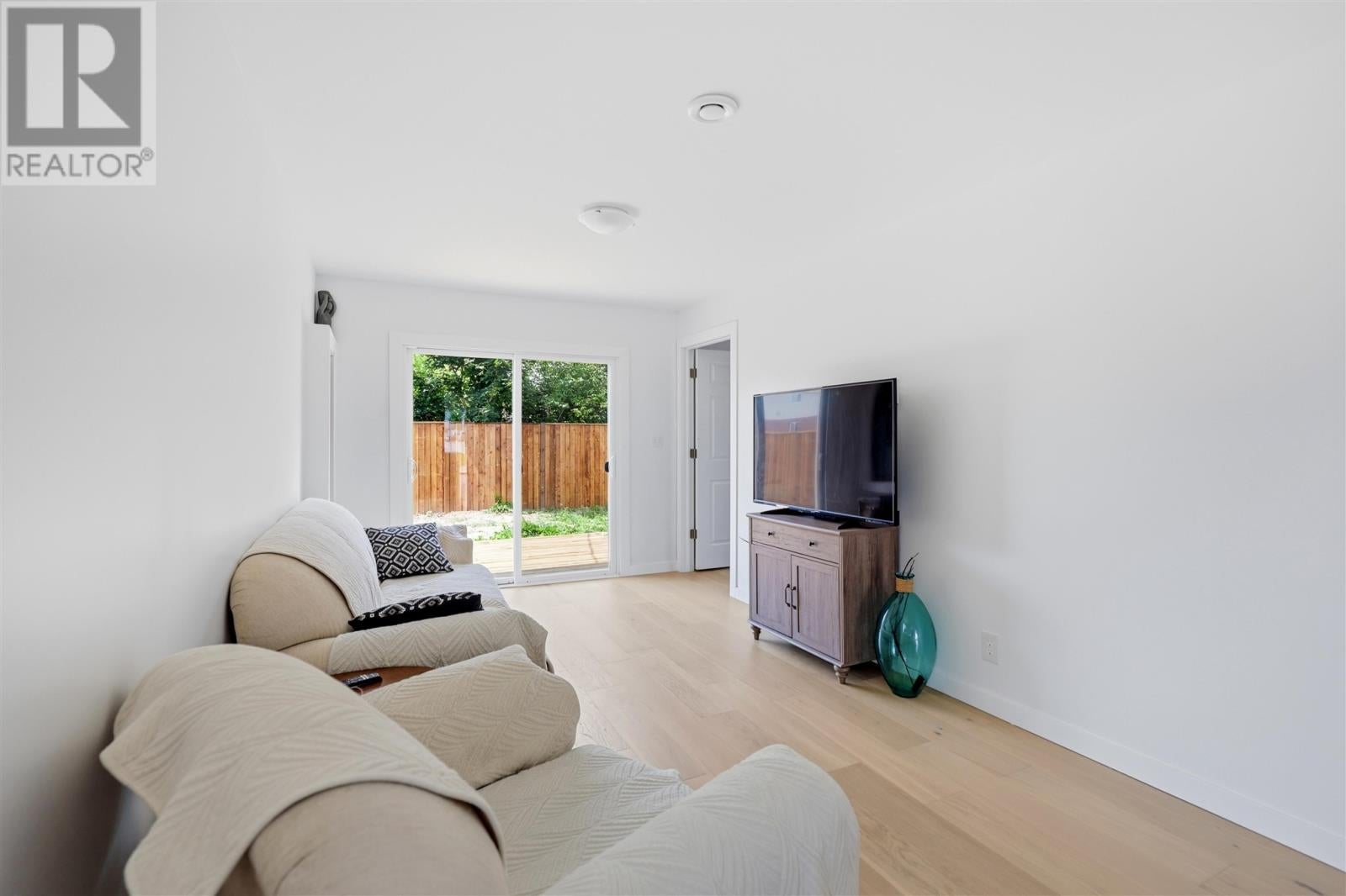 29 Allard ST - Photo 3