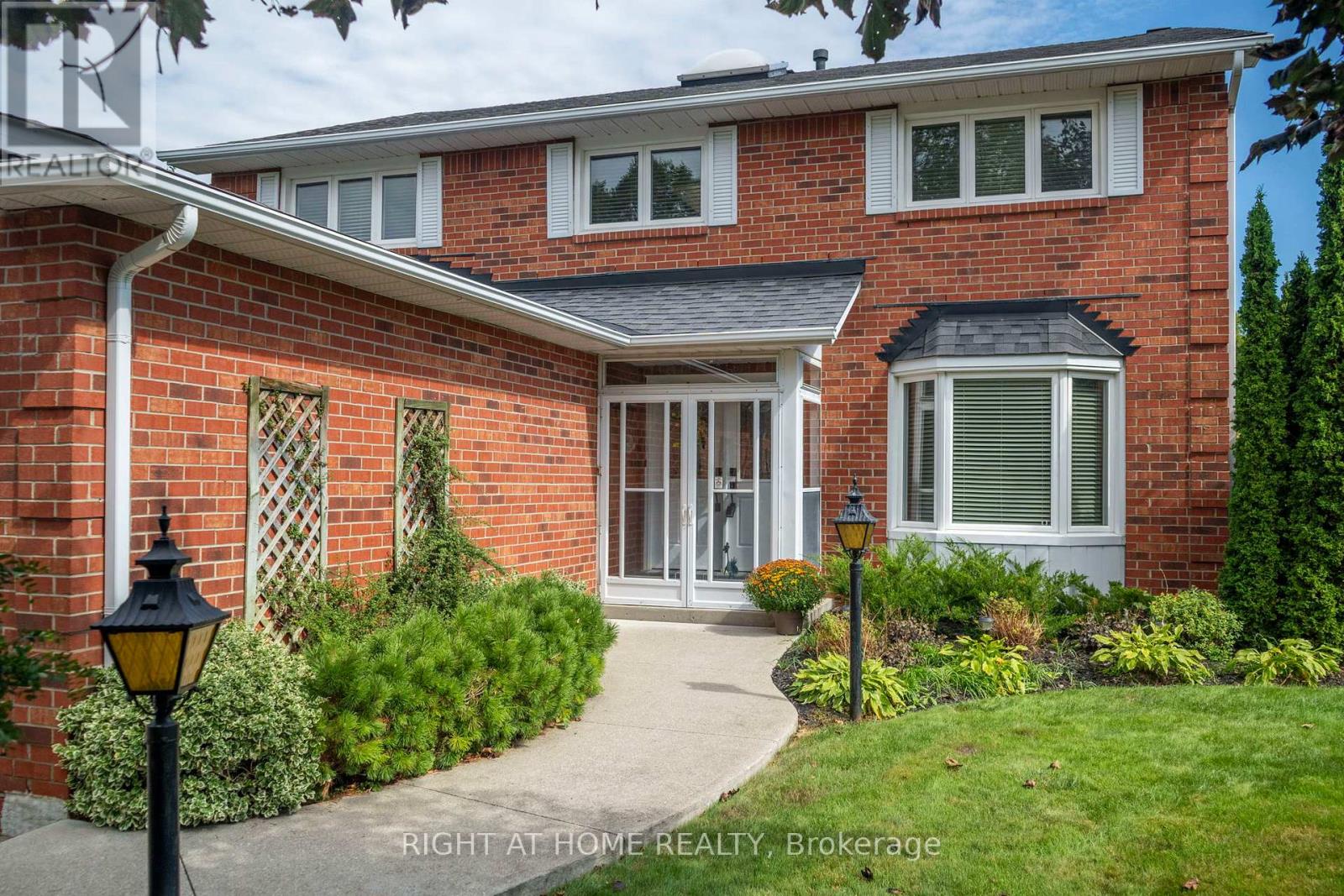20 MOWAT COURT