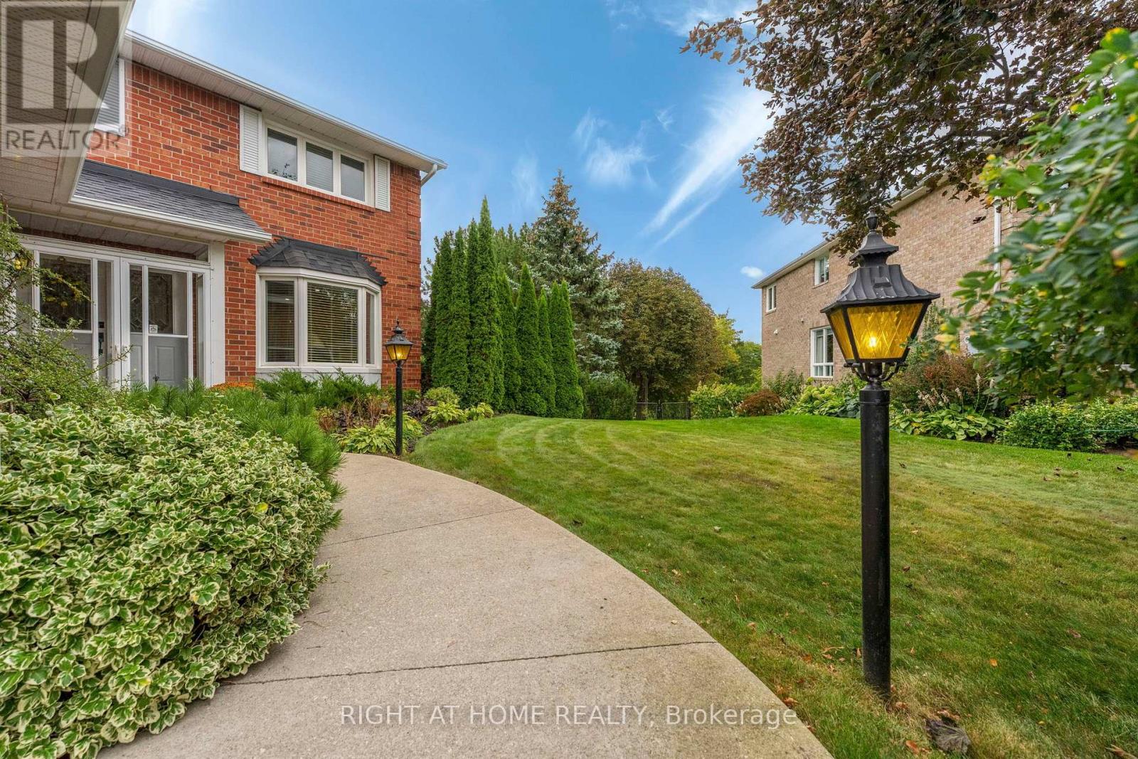 20 MOWAT COURT