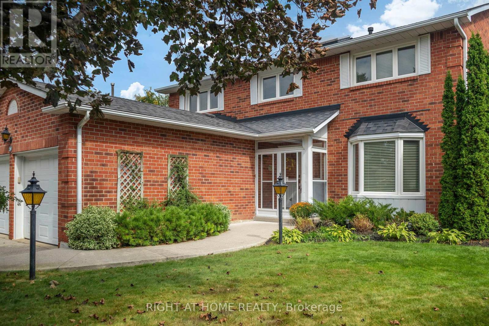 20 MOWAT COURT