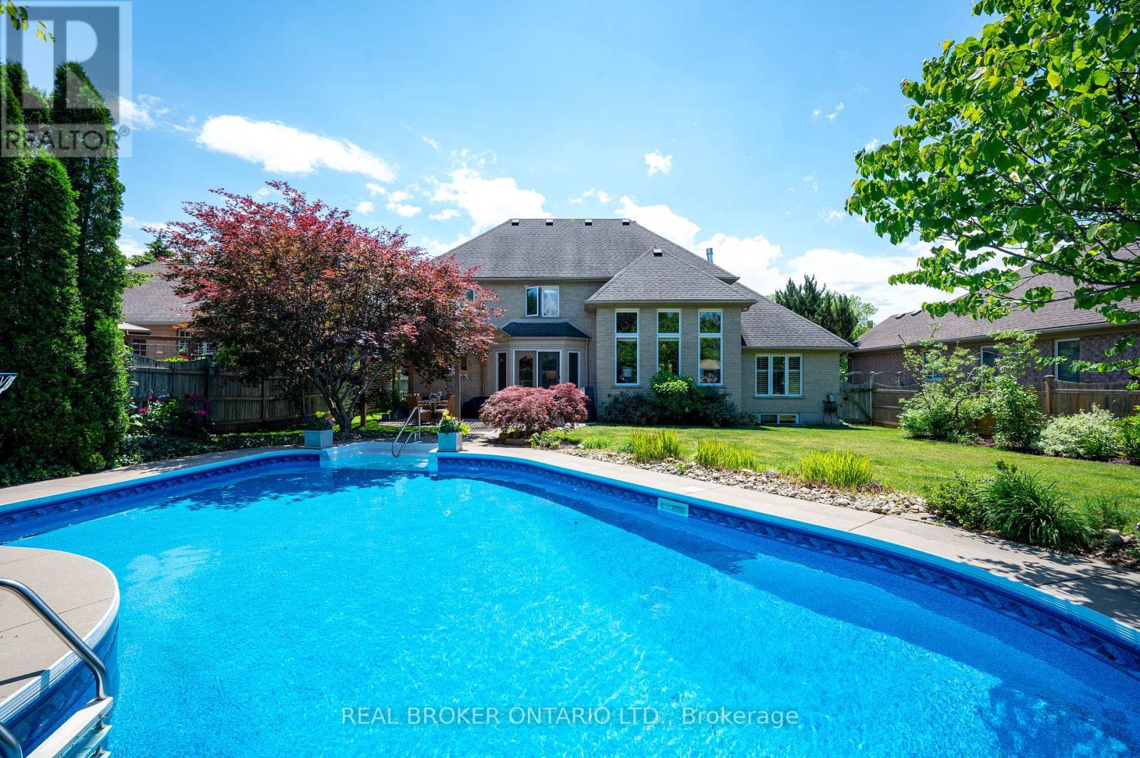 6 PIONEER TOWER CRESCENT