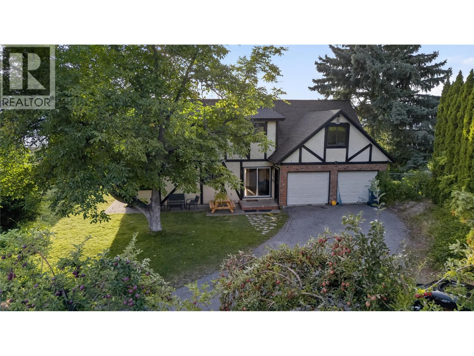 1215 Arawana Road