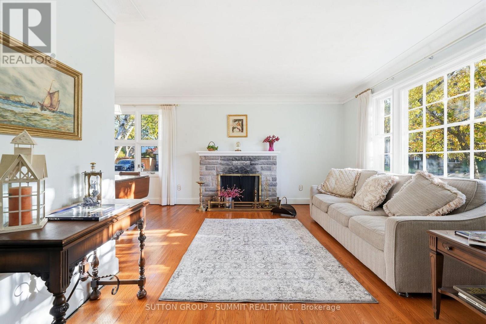 2117 MAPLEWOOD DRIVE