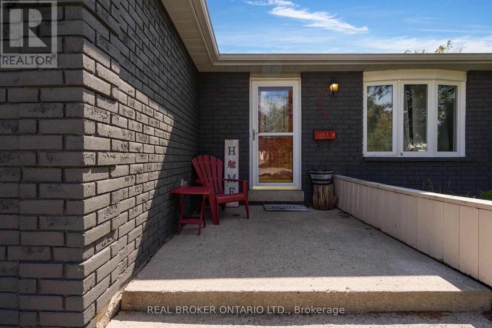 37 HICKLING TRAIL