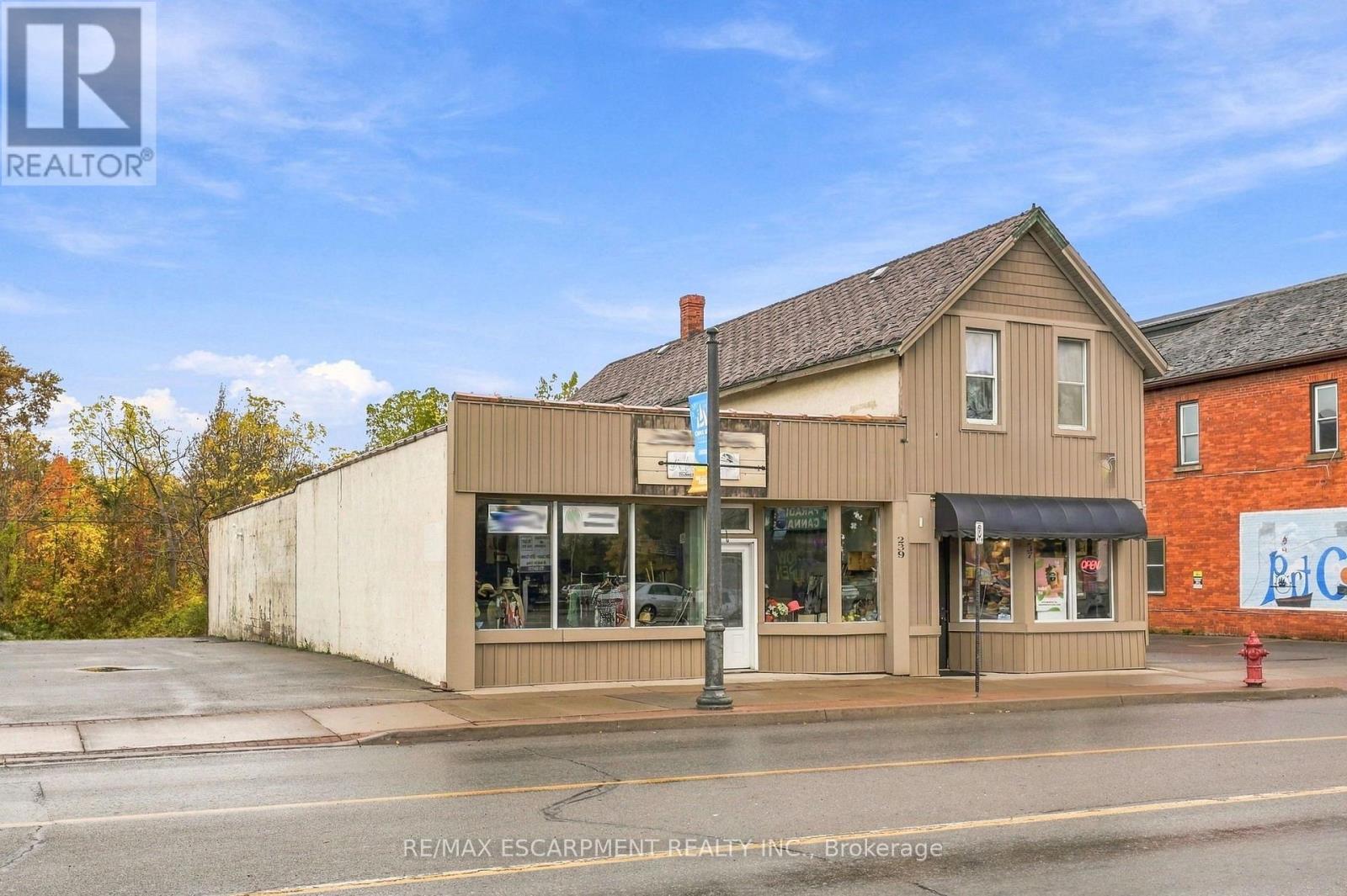 239 MAIN STREET W