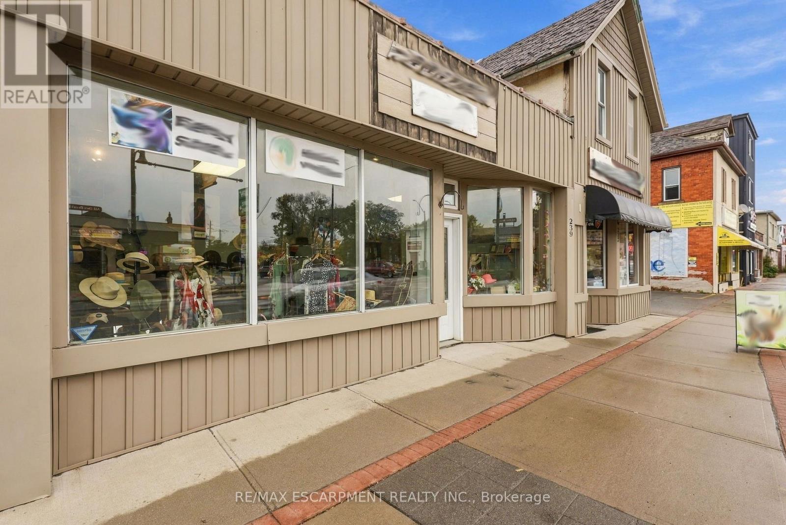 239 MAIN STREET W