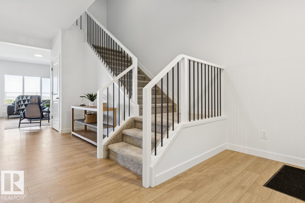 33 AXELWOOD CR