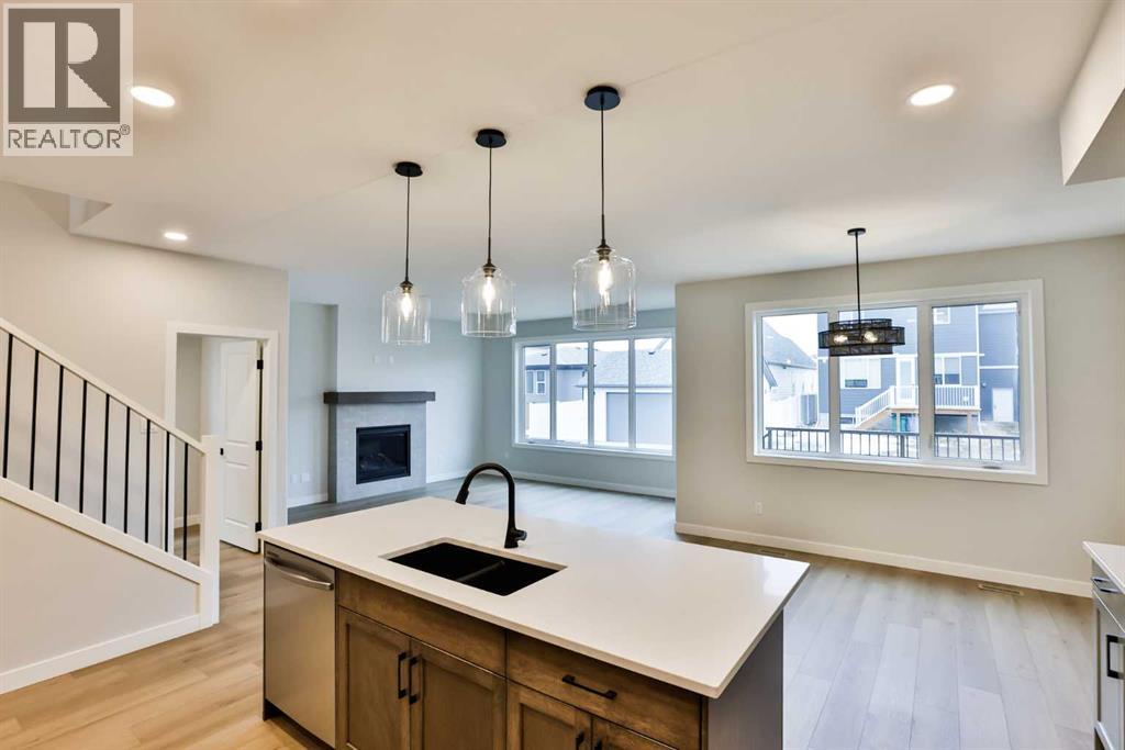668 Devonia Road W
