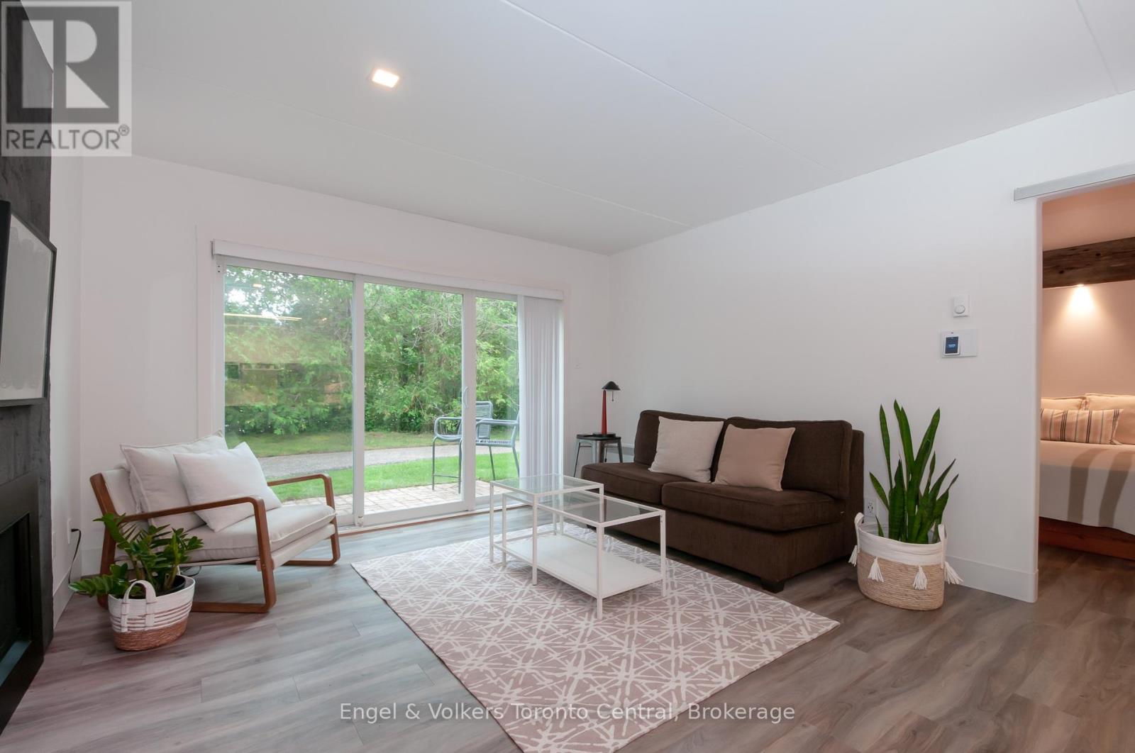 50 - 19 DAWSON DRIVE