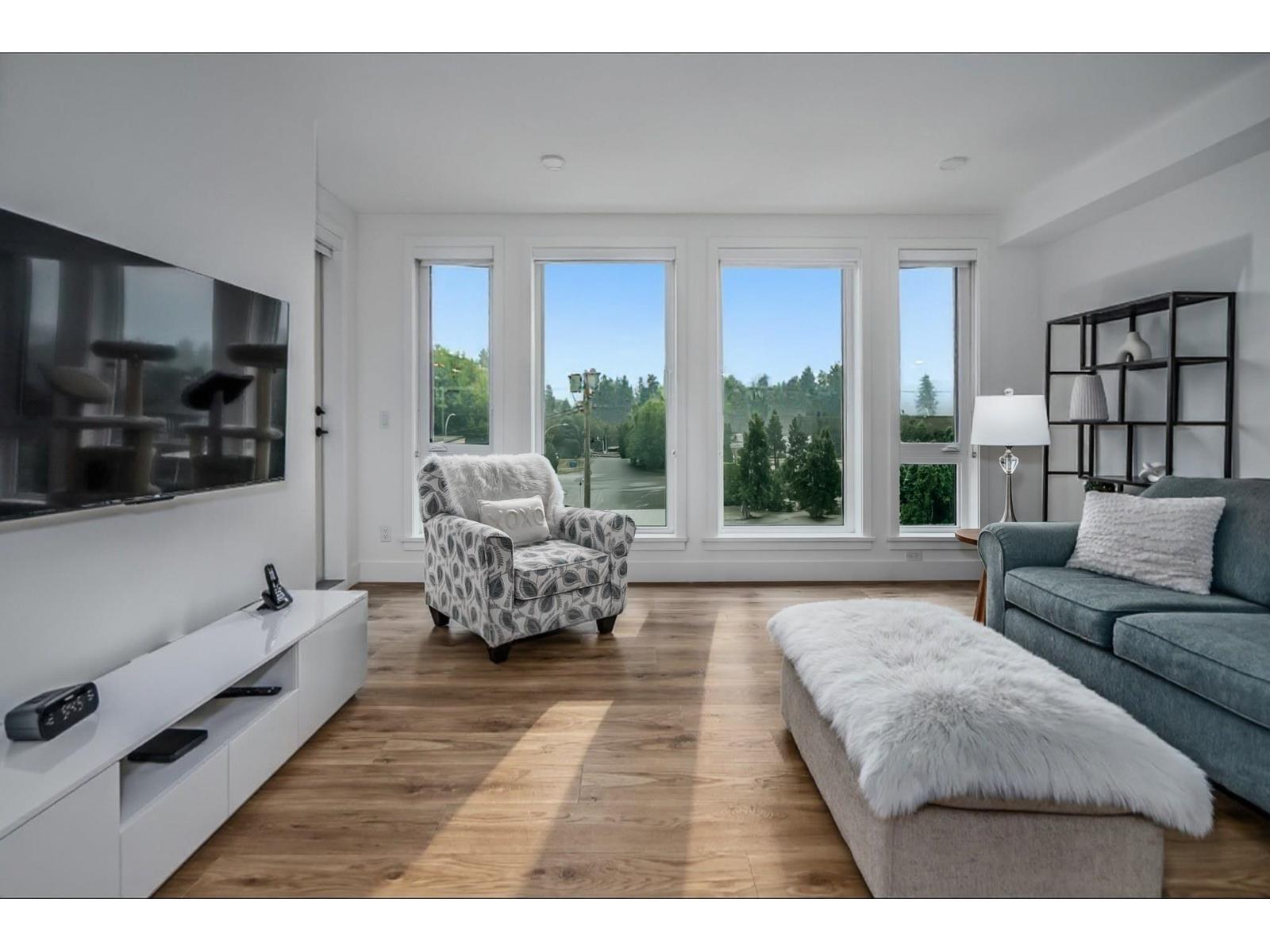 301 33160 PLAXTON CRESCENT