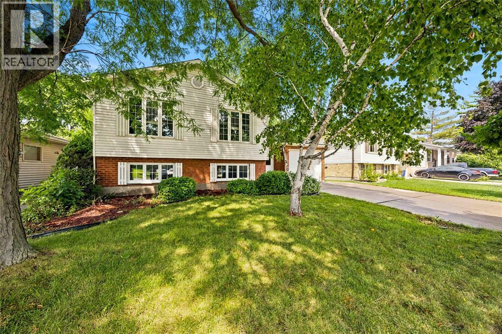 328 HAMPTON AVENUE - Photo 3