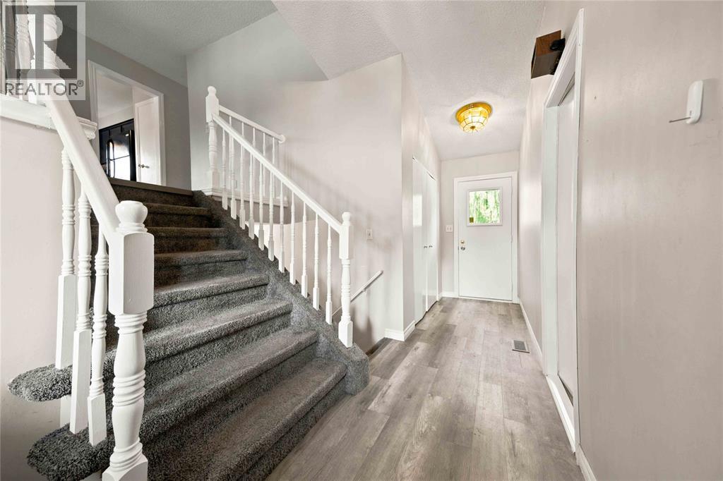 328 HAMPTON AVENUE - Photo 4