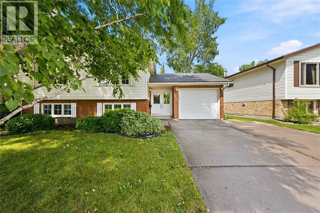 328 HAMPTON AVENUE - Photo 2