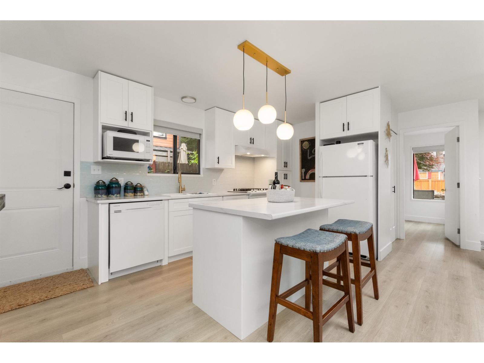 372 CEDAR STREET, Cultus Lake North