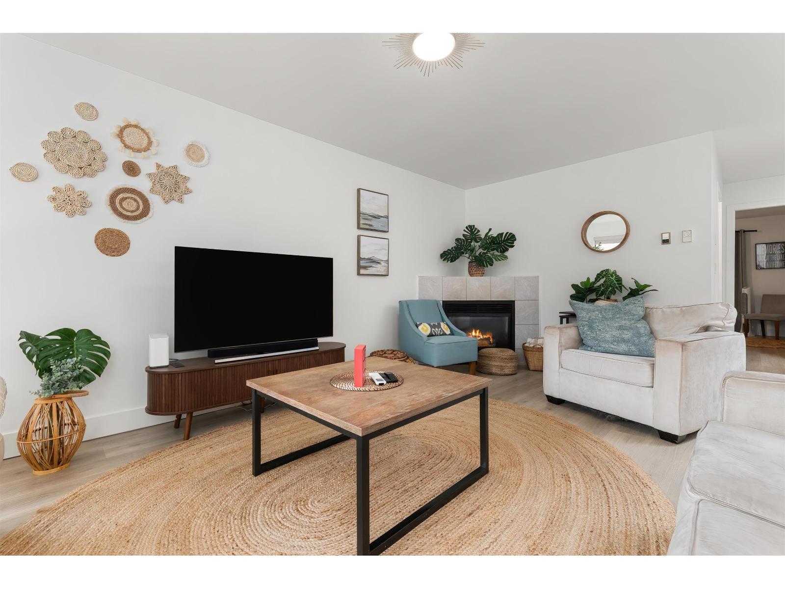 372 CEDAR STREET, Cultus Lake North