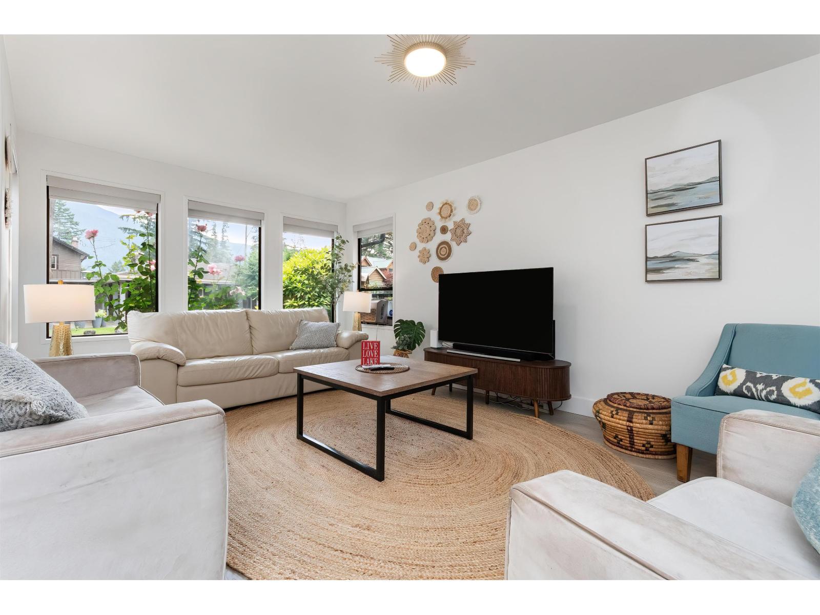 372 CEDAR STREET, Cultus Lake North