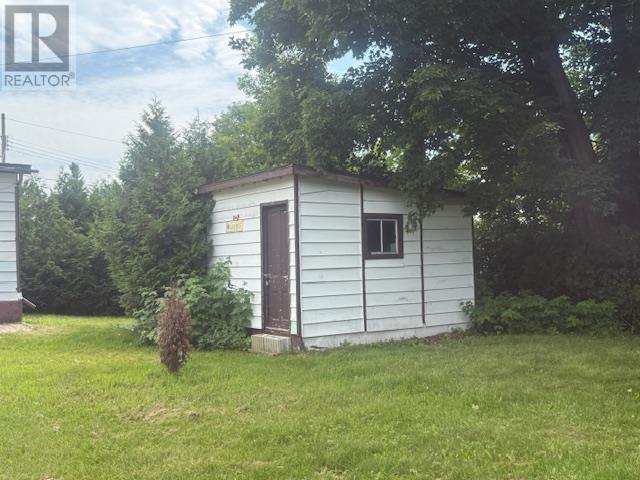 37 Hawkins ST - Photo 4