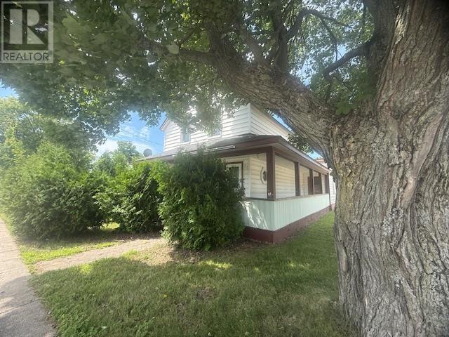 37 Hawkins ST - Photo 2