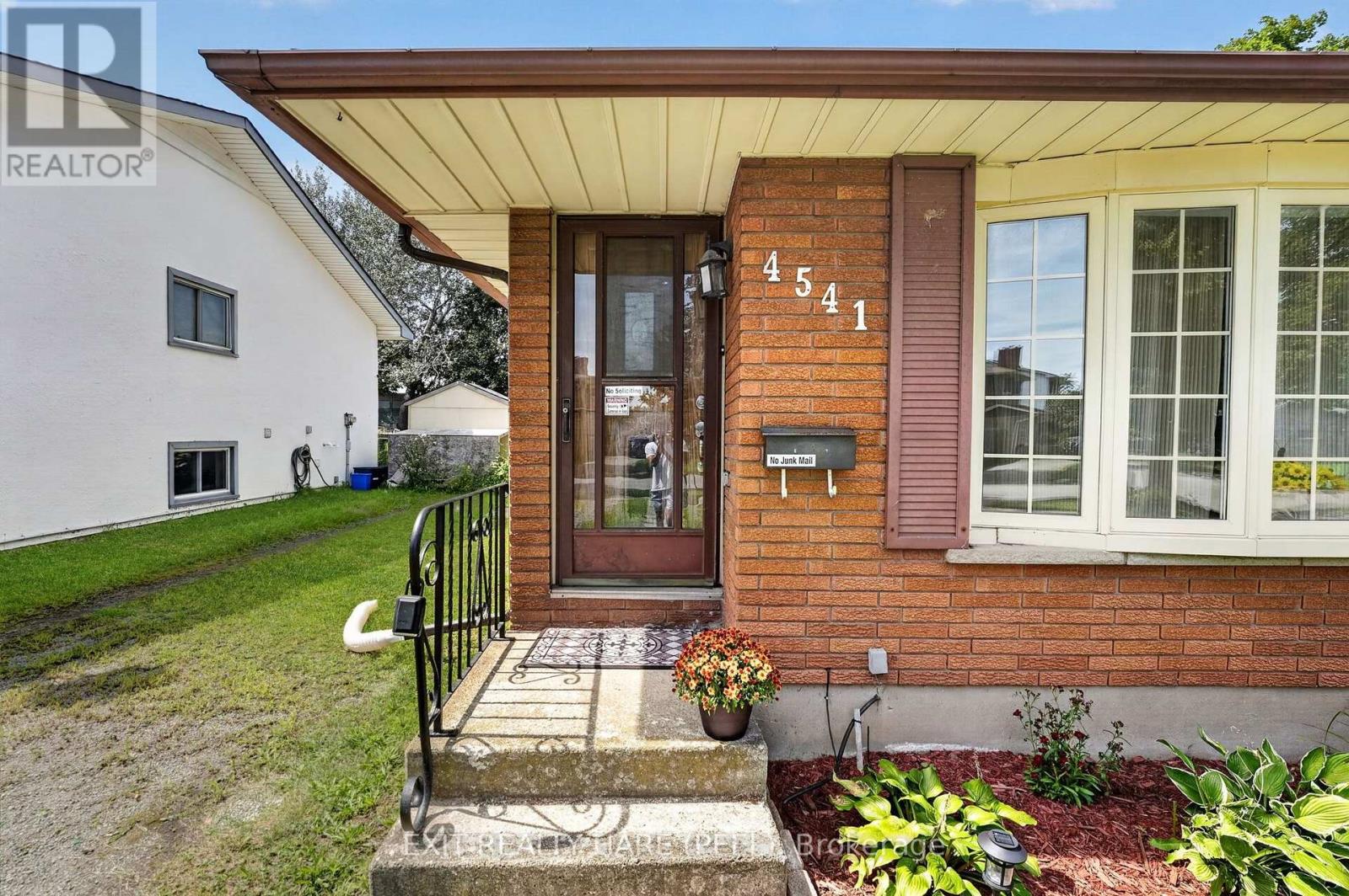 4541 SUSSEX DRIVE - Photo 2