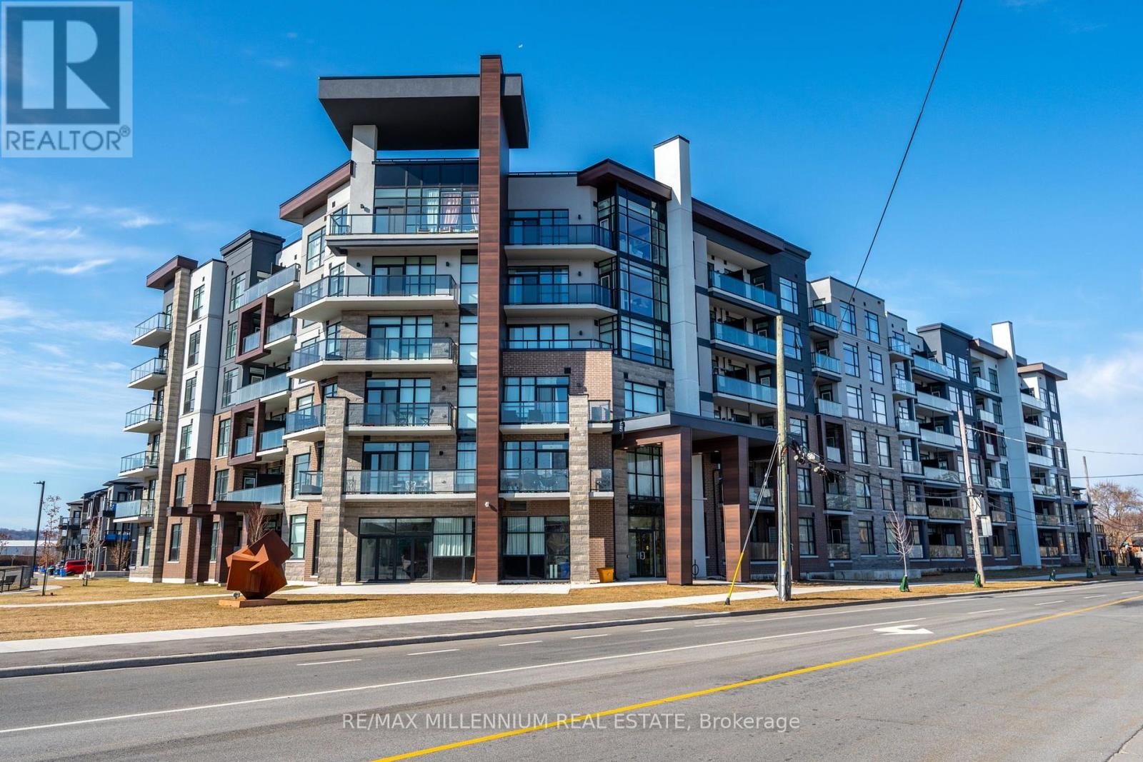 403 - 600 NORTH SERVICE ROAD