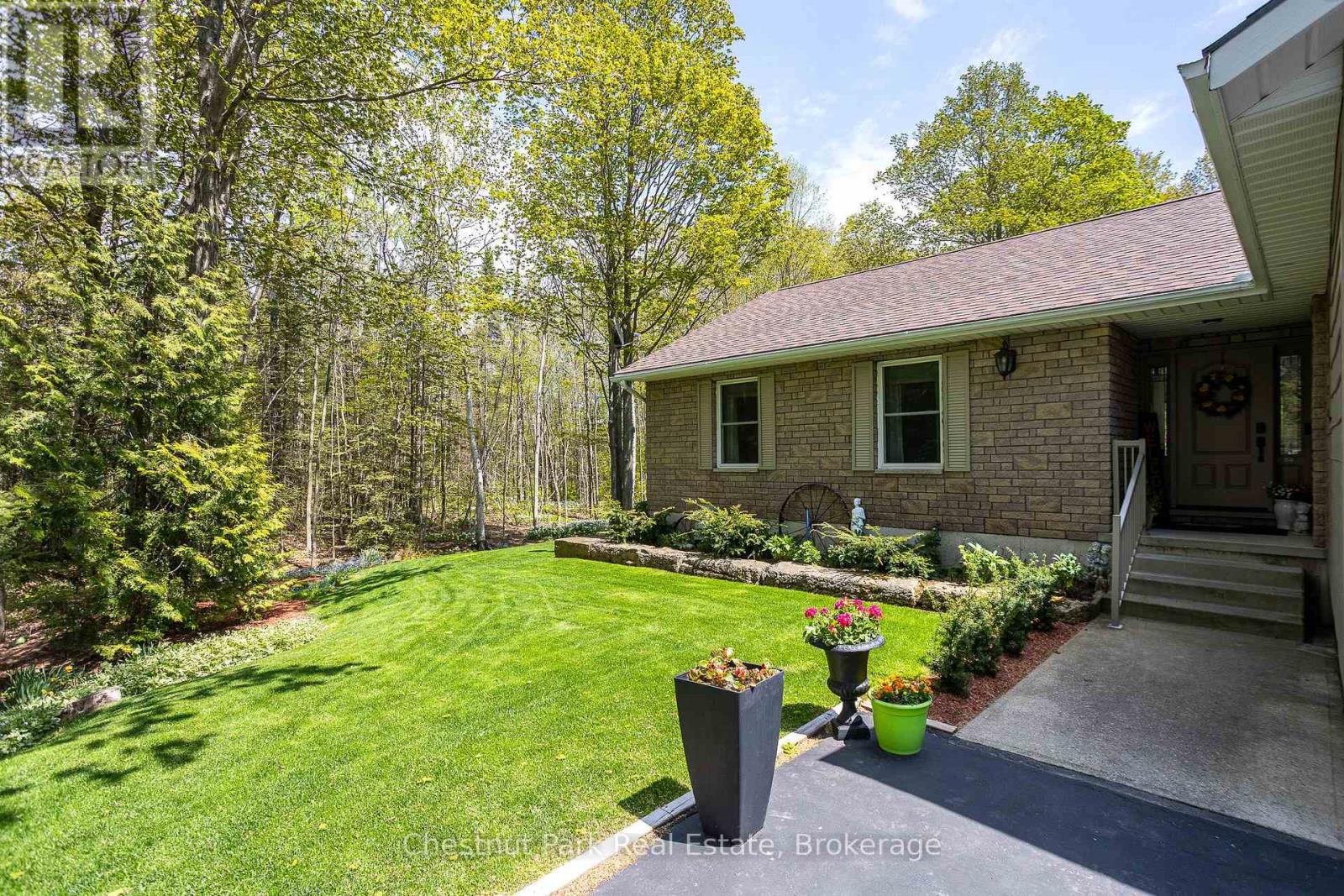 64 MAPLE GOLF CRESCENT