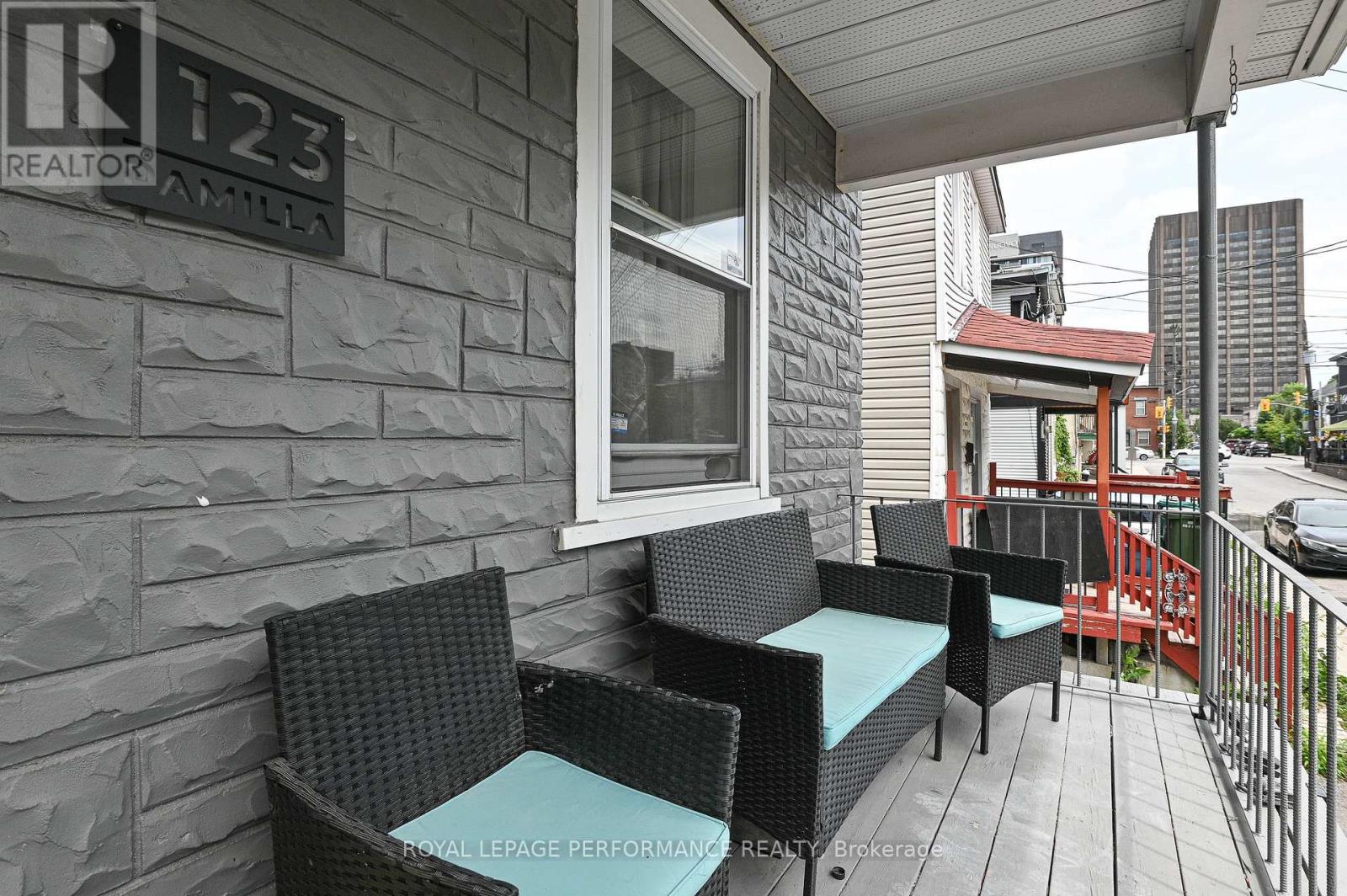 2 - 123 PAMILLA STREET W