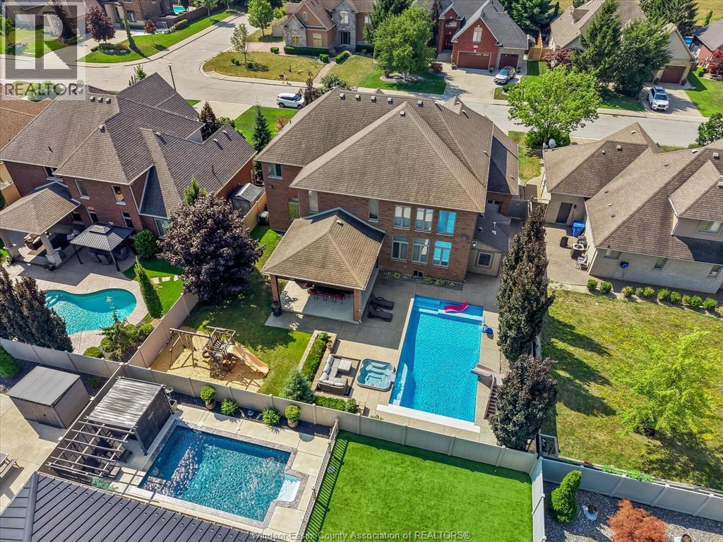 1108 REGENCY CRESCENT