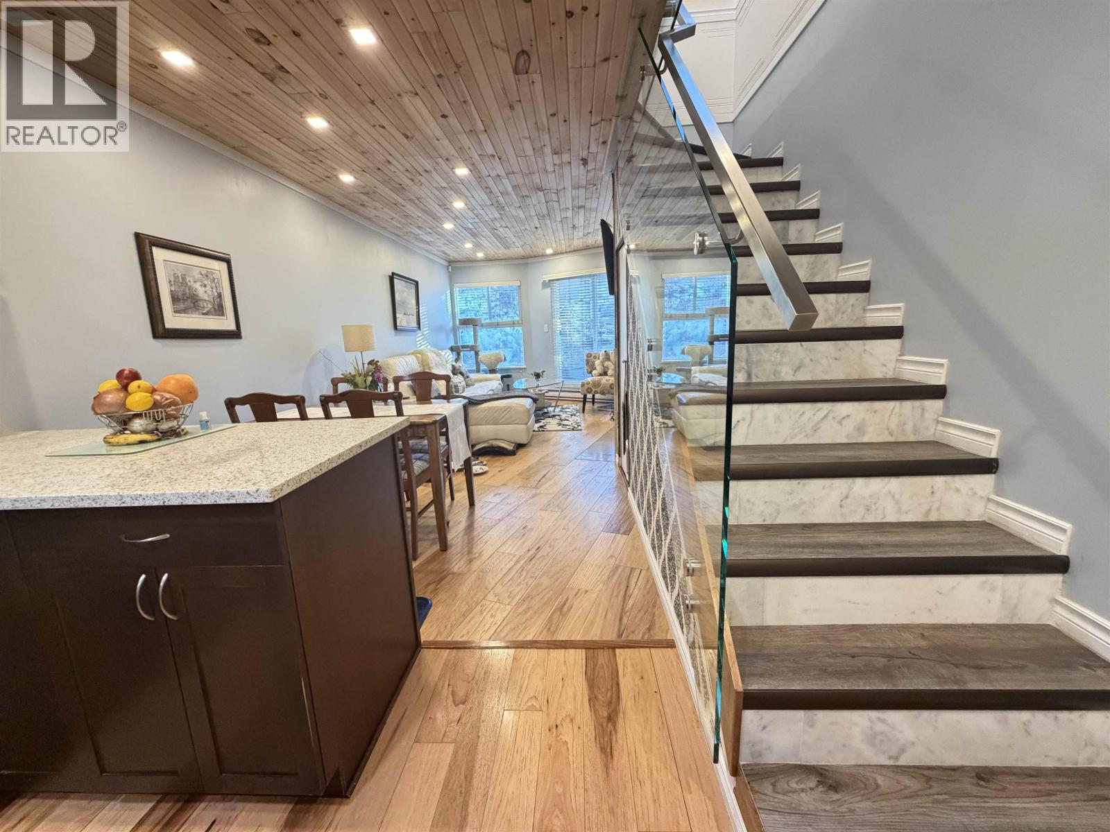 C 733 W 16TH AVENUE