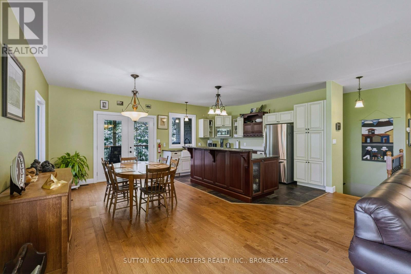 139 COUNTRY WOODS DRIVE