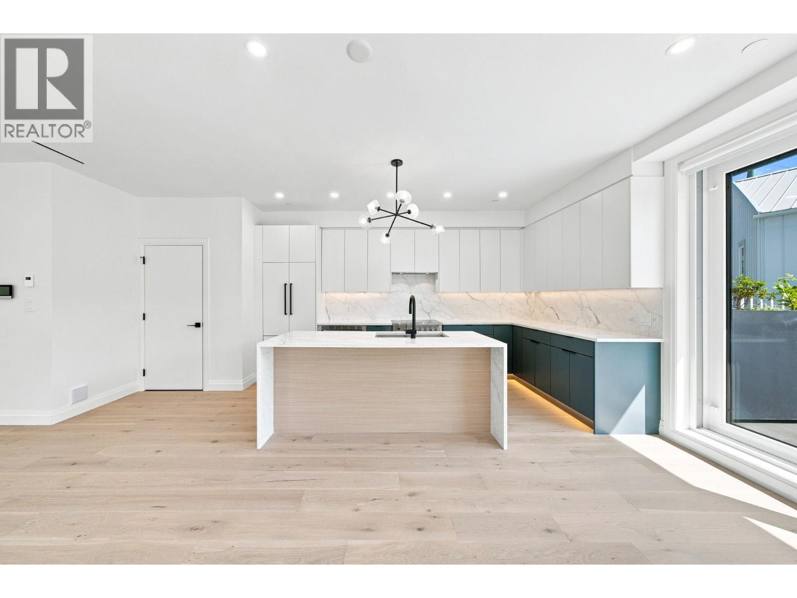 6162 GRANVILLE STREET