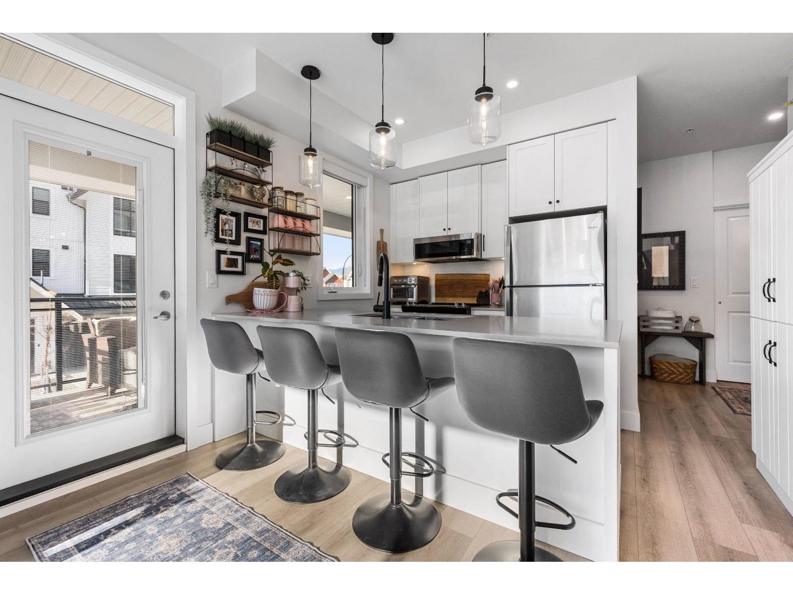 203 6045 CHILLIWACK RIVER ROAD, Sardis South