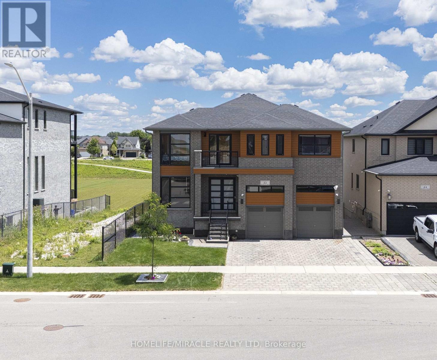 42 GRANDVILLE CIRCLE