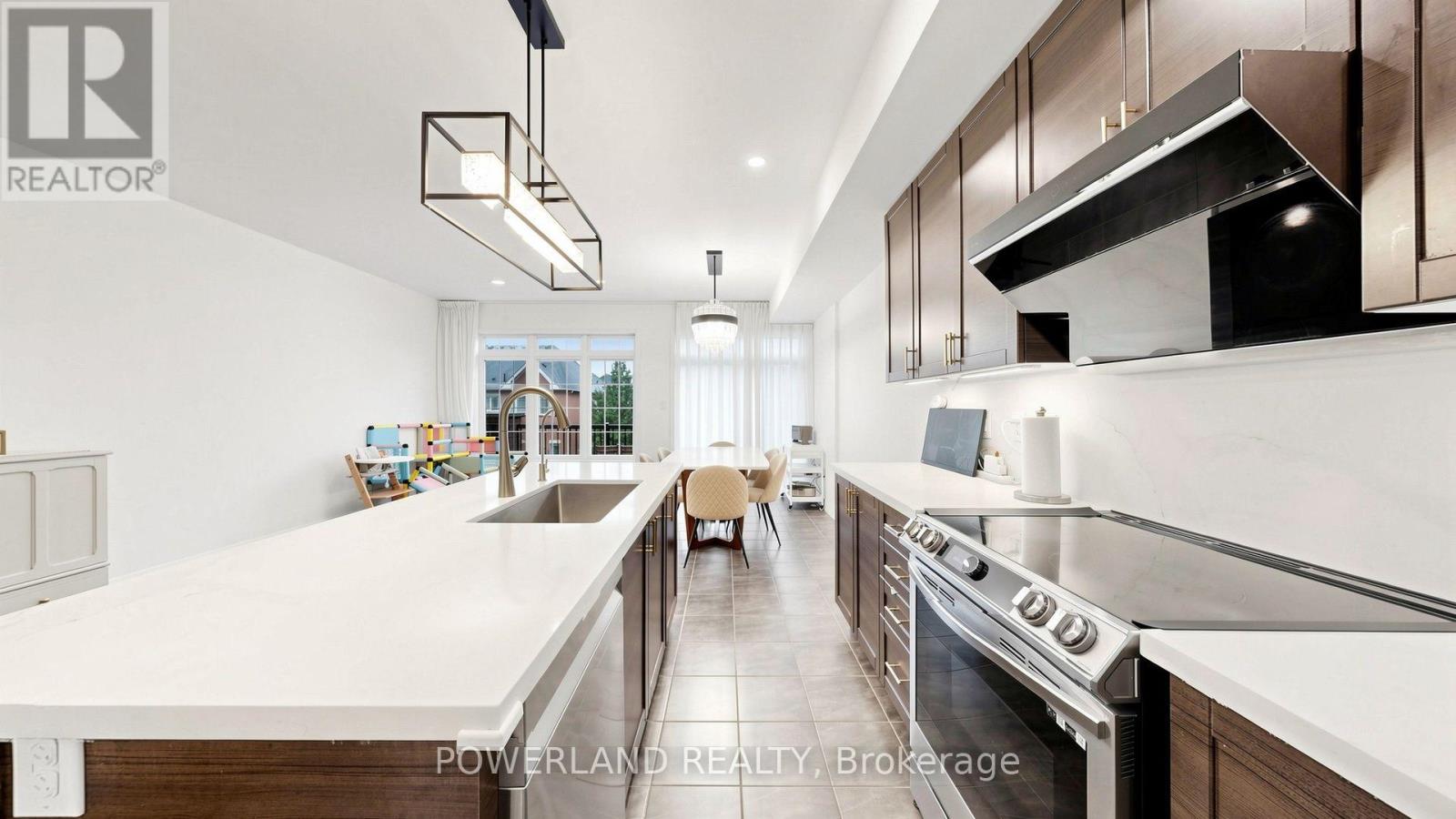 259 DUNDAS WAY