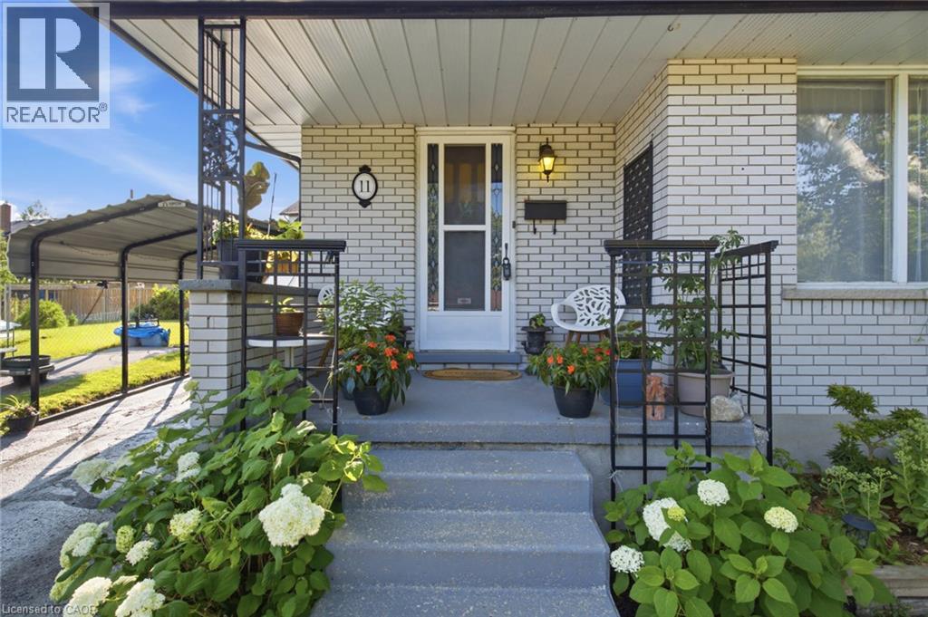 11 SUMMIT Crescent