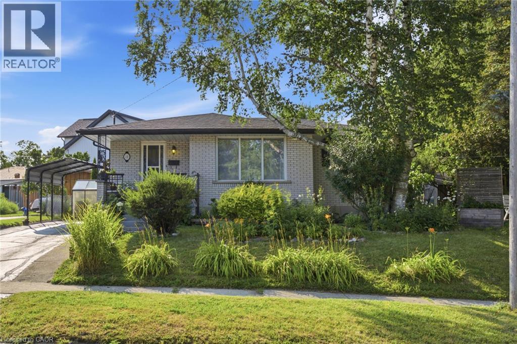 11 SUMMIT Crescent