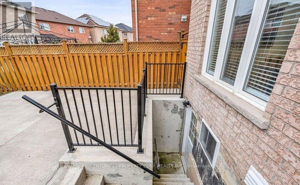 8 Griffith Crt, Brampton (Fletcher'S Meadow), ON 2