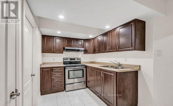 8 Griffith Crt, Brampton (Fletcher'S Meadow), ON 4