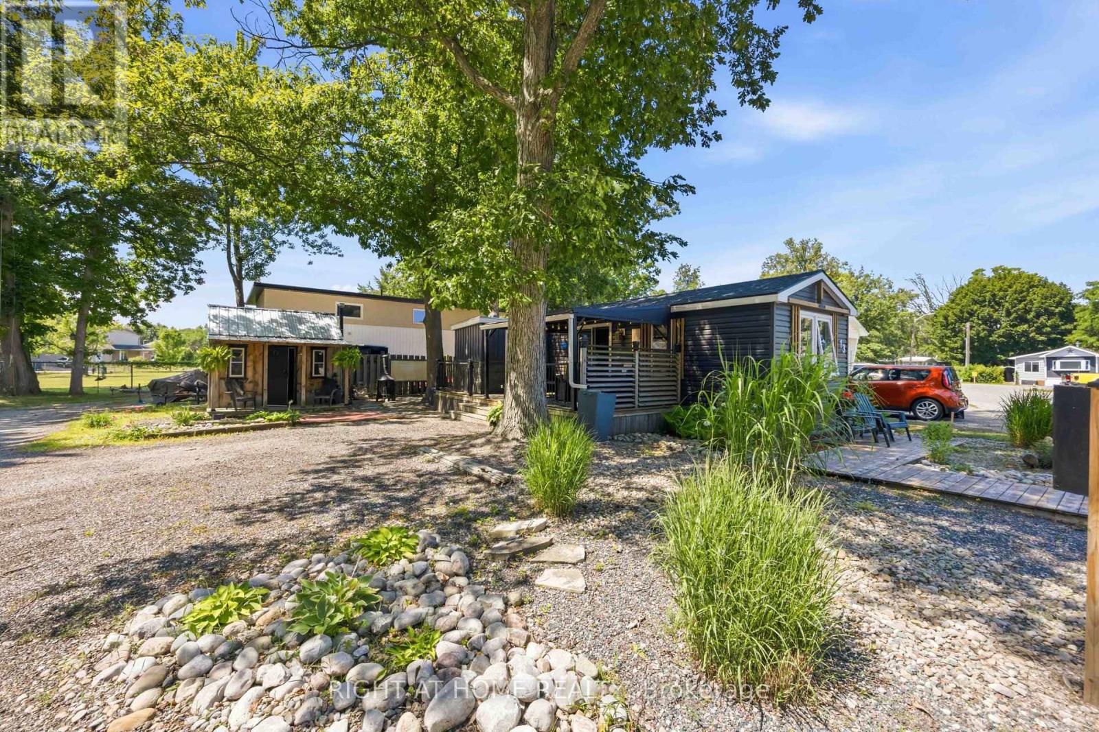 13 - 2891 OLD LAKESHORE ROAD