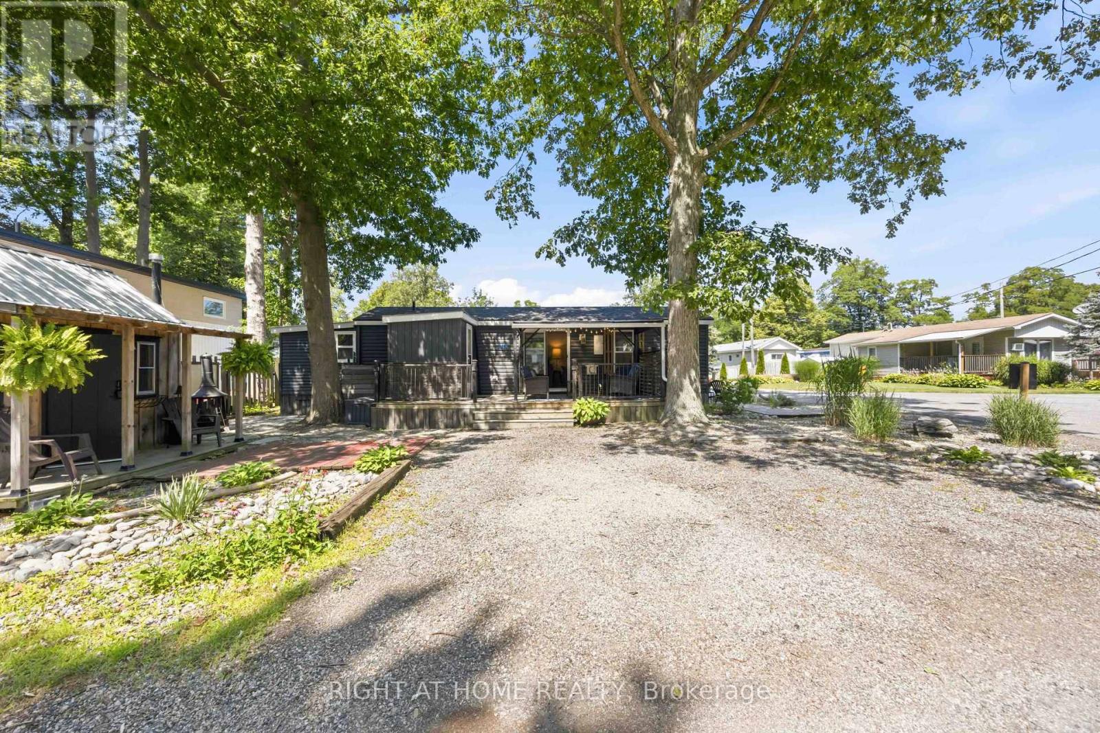 13 - 2891 OLD LAKESHORE ROAD