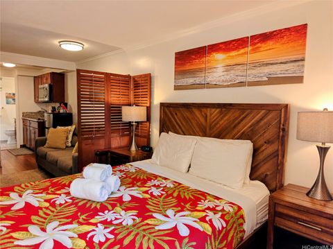 Photo of 2425 Kuhio Avenue #405, Honolulu, HI 96815 (MLS # 202528303)