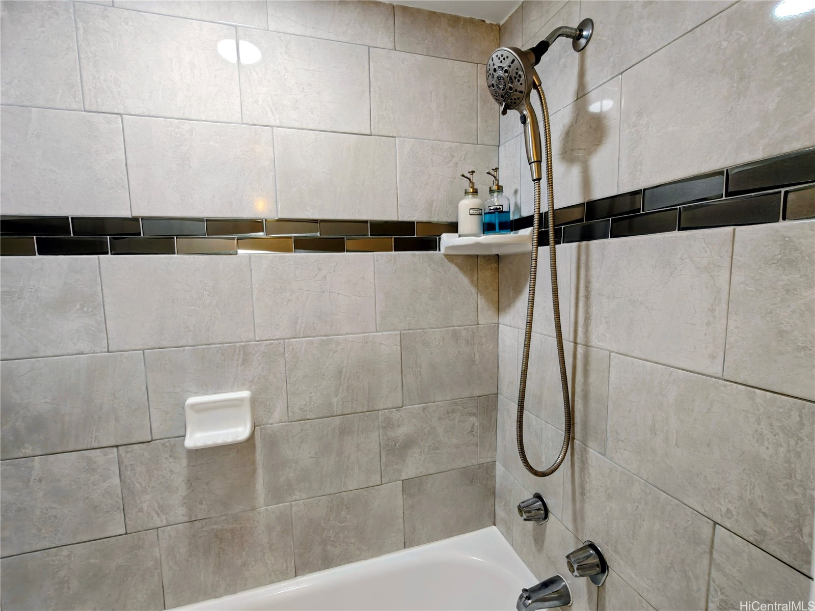 2425 Kuhio Avenue 405