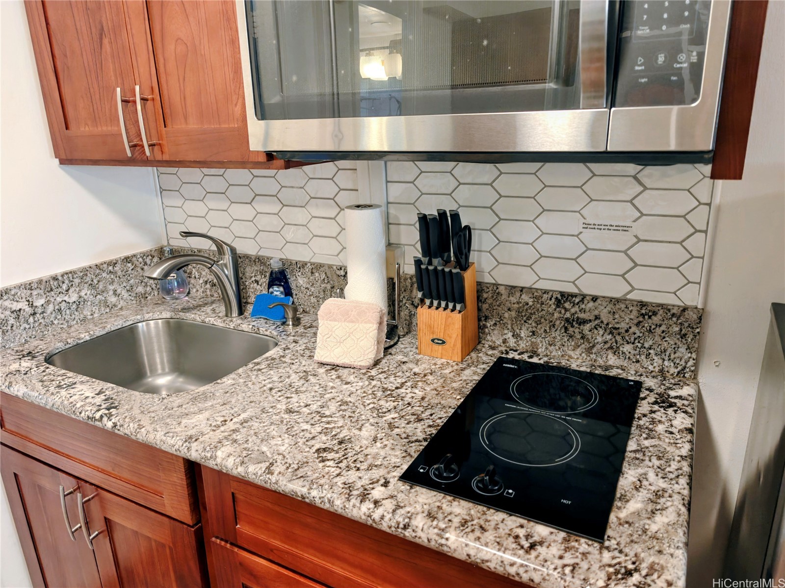 2425 Kuhio Avenue 405