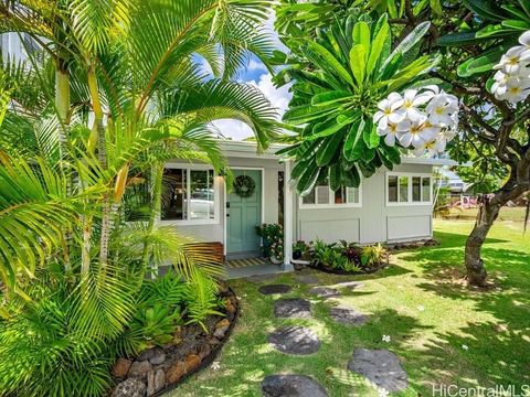 Photo of 122 Ainoni Street, Kailua, HI 96734 (MLS # 202524477)