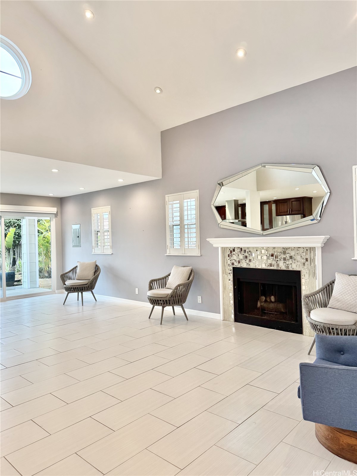 98-1810 Kaahumanu Street 3