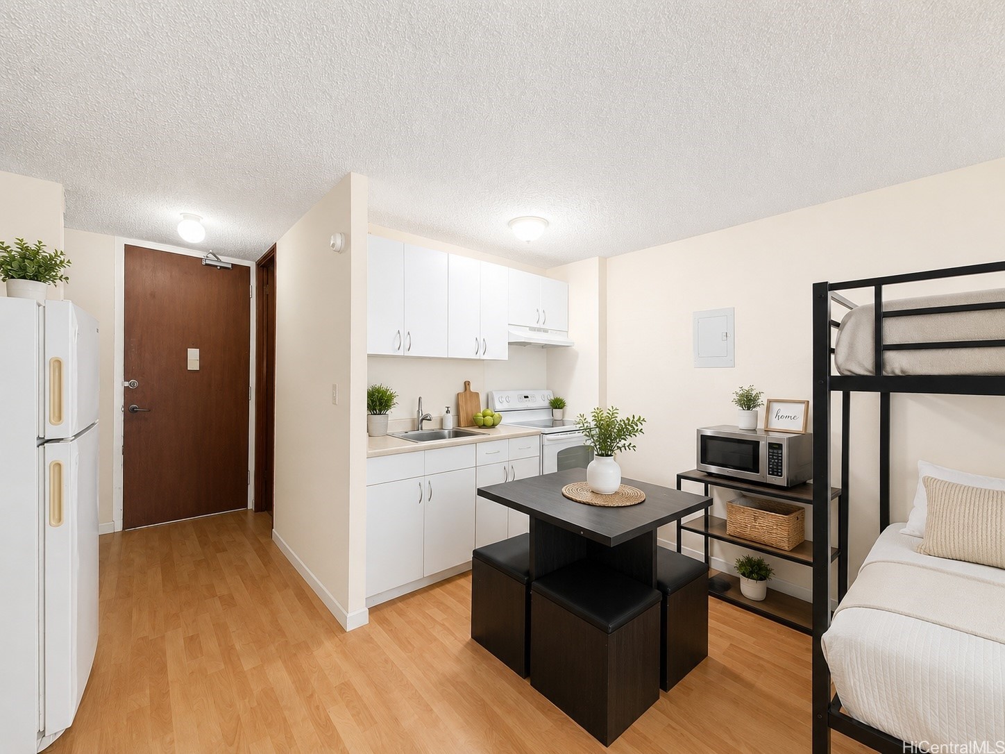 1718 Anapuni Street 205