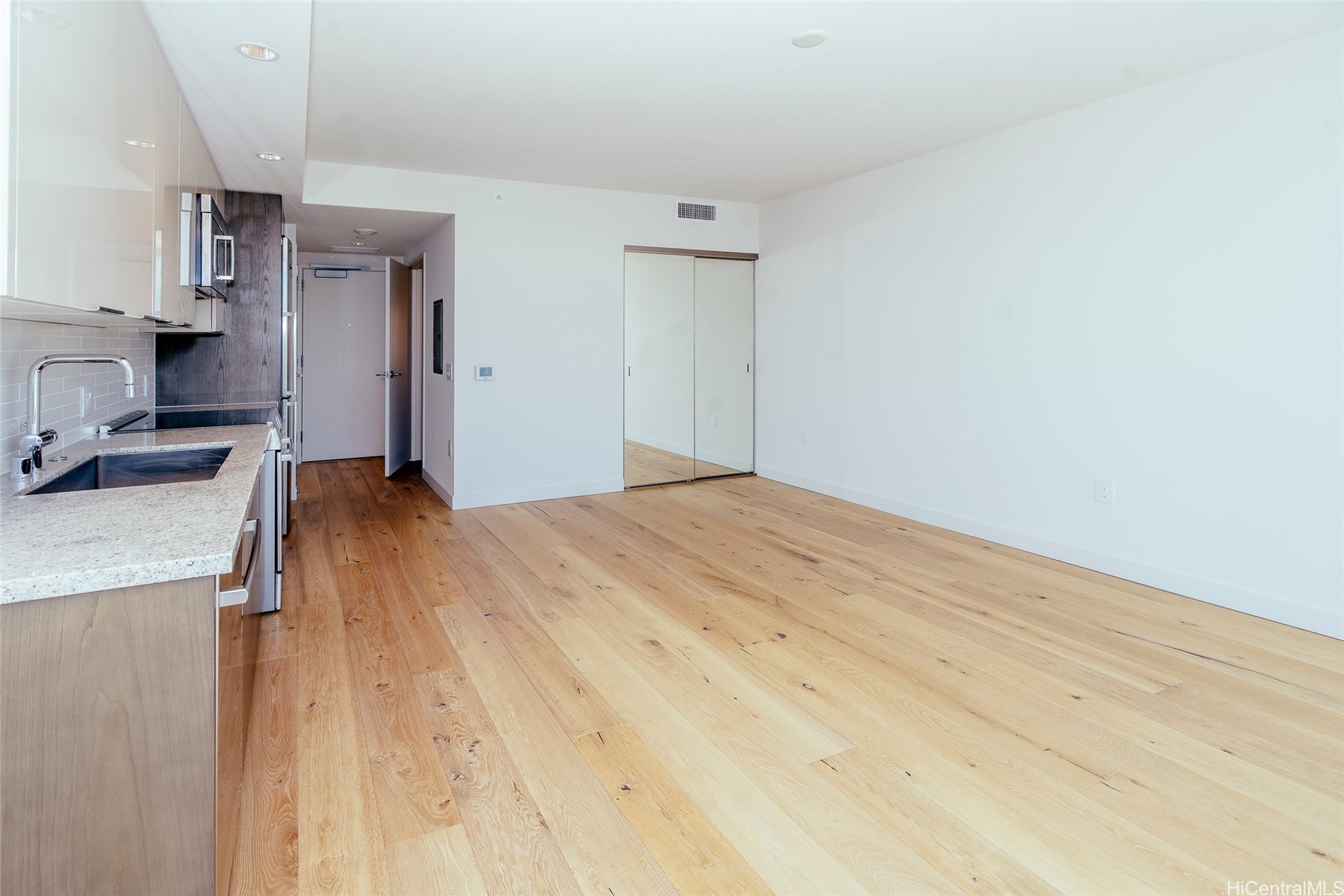1001 Queen Street 3110