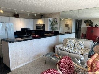 411 Hobron Lane 3507