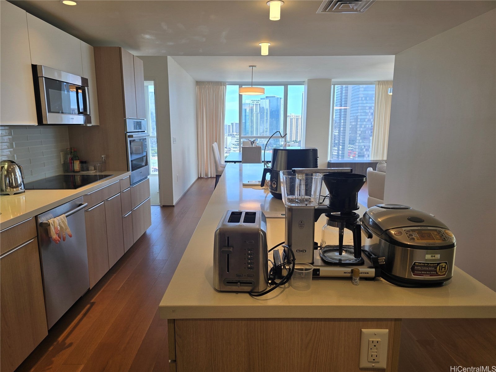 888 Kapiolani Boulevard 2105